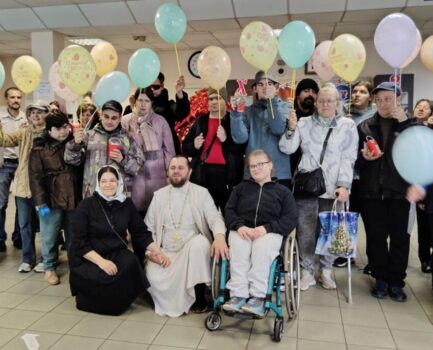 Разделить радость праздника Пасхи к нам пришли наши друзья…