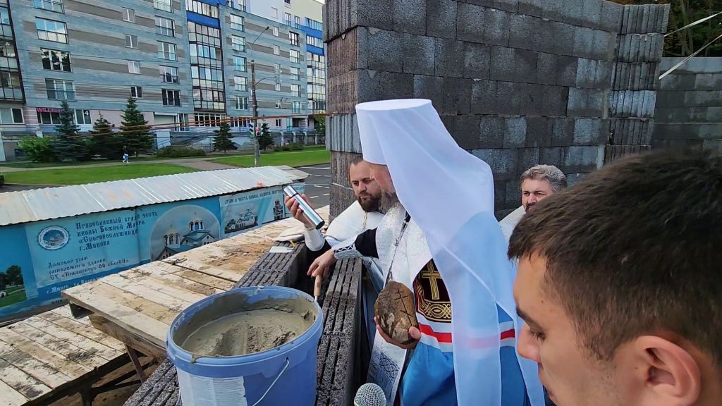 Митрополит Вениамин совершил закладку памятной капсулы